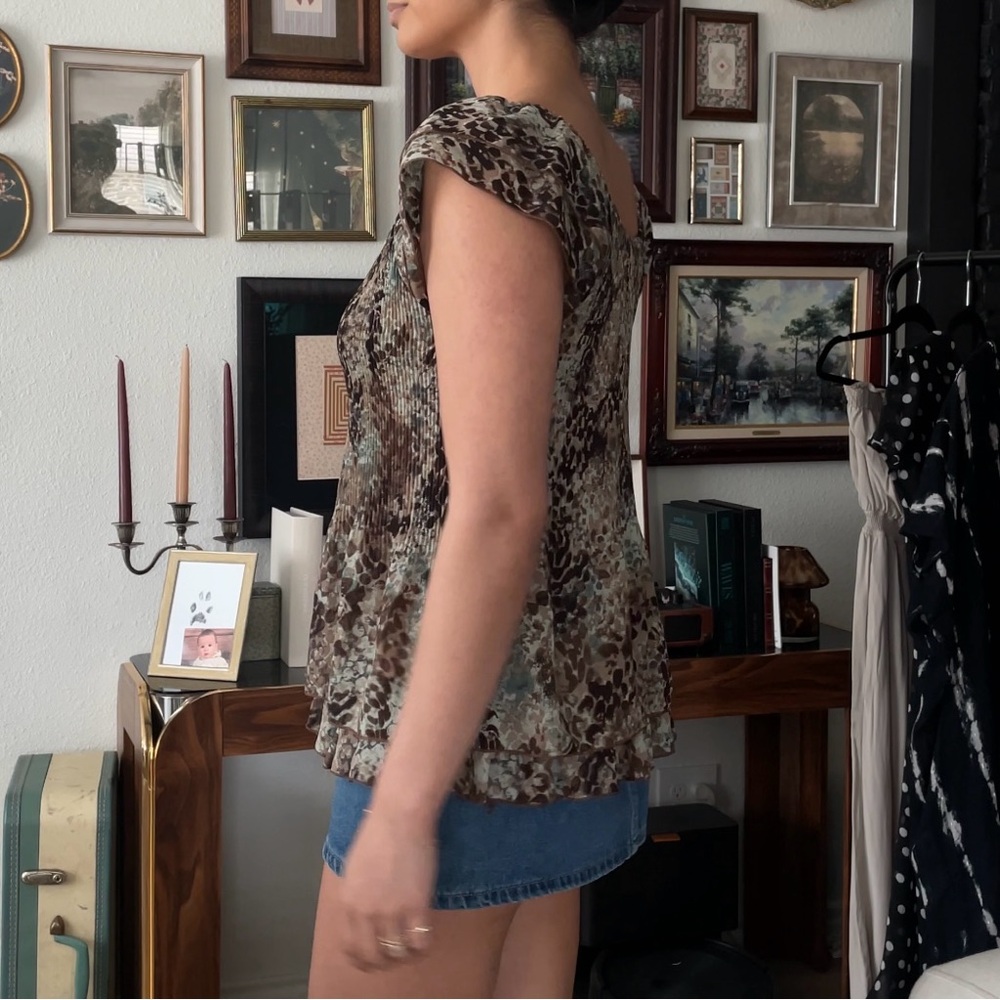 Brown Ruffled Cap Sleeve Blouse - Picture 3 of 4